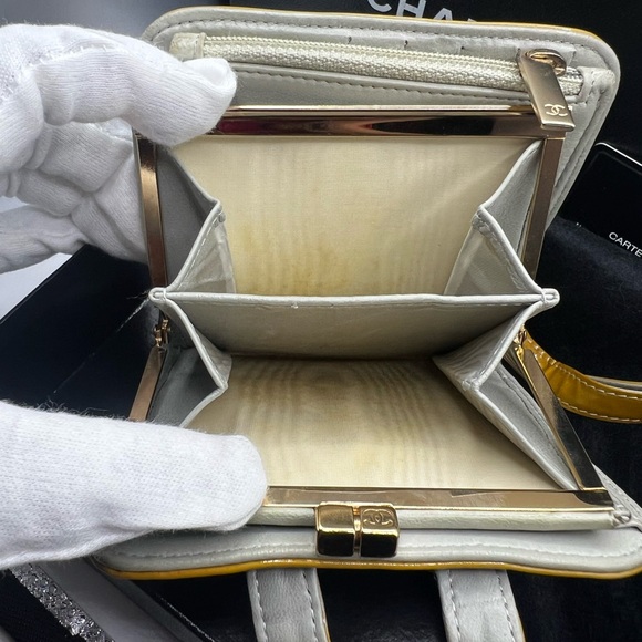 Chanel Chocolate bar Cocomark Enamel Bi-fold wallet - Picture 13 of 13